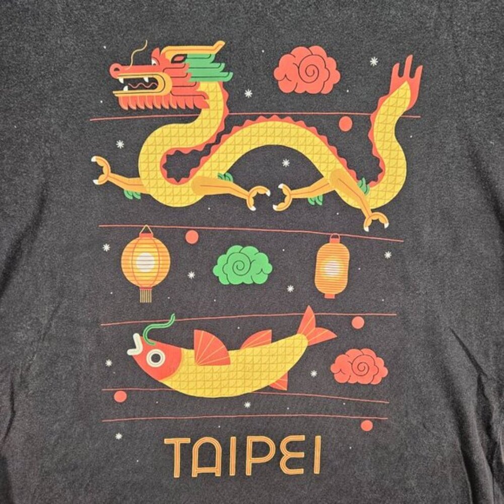 Uniqlo T-Shirt UT Taipei Omiyage Dragon Lantern Fish Graphic Print Tee - Picture 2 of 10
